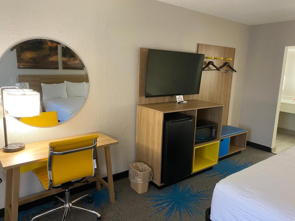 Days Inn By Wyndham ヌーナン エクステリア 写真